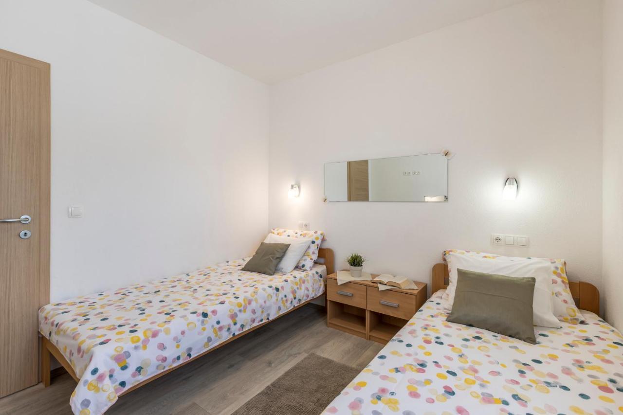 Apart Sa Terasom 250M Od Plaze,Parking,Wi Fi,Rostilj Trogir Exterior foto