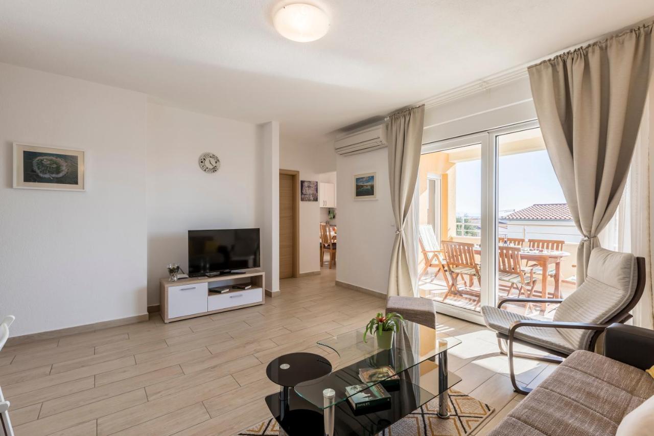 Apart Sa Terasom 250M Od Plaze,Parking,Wi Fi,Rostilj Trogir Exterior foto